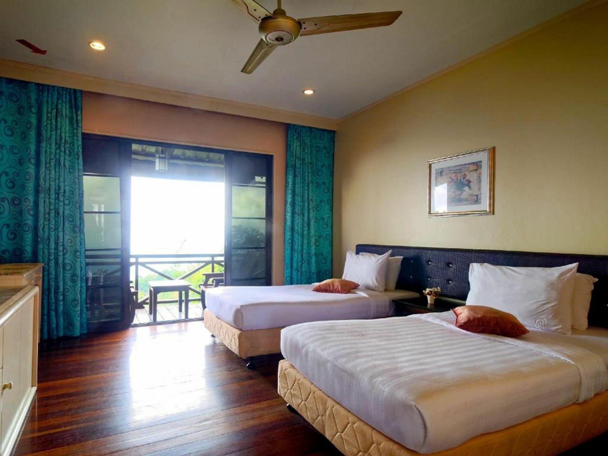Kasih Sayang Hill Resort Кота-Кинабалу Экстерьер фото